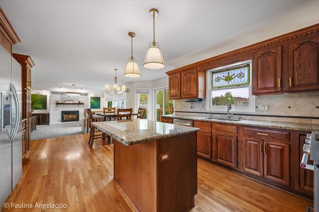 1713 Edgewood Drive, Algonquin, IL 60102