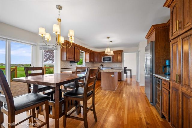 1713 Edgewood Drive, Algonquin, IL 60102