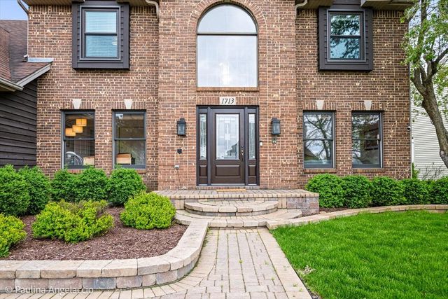 1713 Edgewood Drive, Algonquin, IL 60102