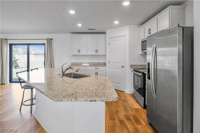 185 Yager CIR, Fort Myers, FL 33913