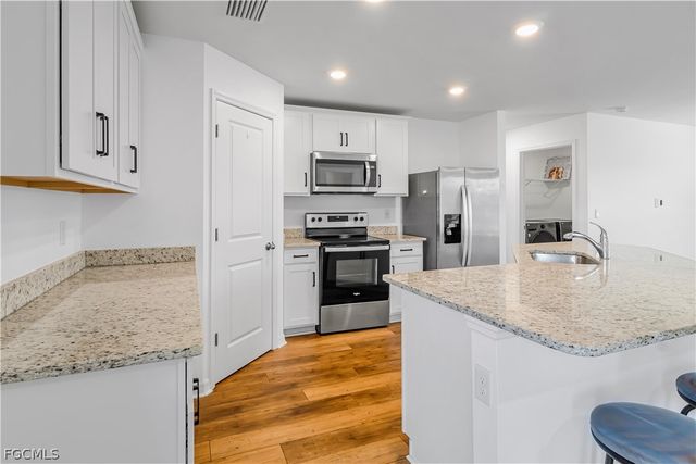 185 Yager CIR, Fort Myers, FL 33913