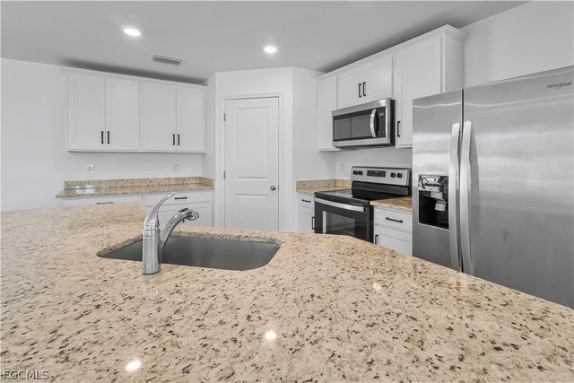 185 Yager CIR, Fort Myers, FL 33913