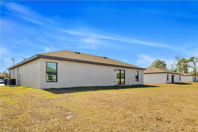 185 Yager CIR, Fort Myers, FL 33913