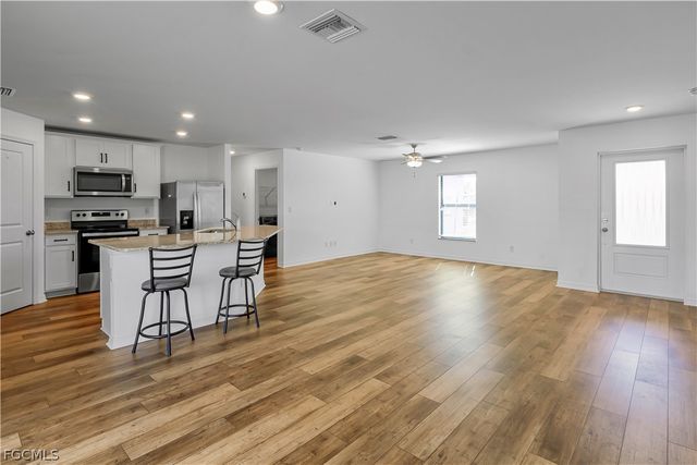 185 Yager CIR, Fort Myers, FL 33913