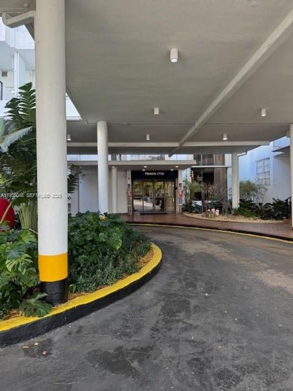 2750 NE 183rd St 1012, Aventura, FL 33160