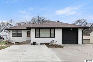 1571 S 48th Street, Lincoln, NE 68506