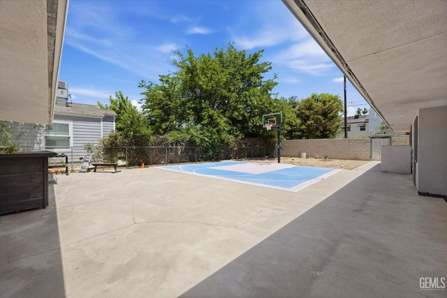 2308 Spruce Street, Bakersfield, CA 93301