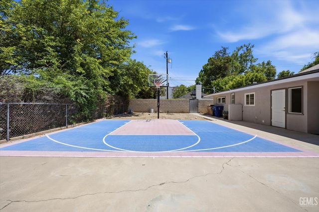 2308 Spruce Street, Bakersfield, CA 93301