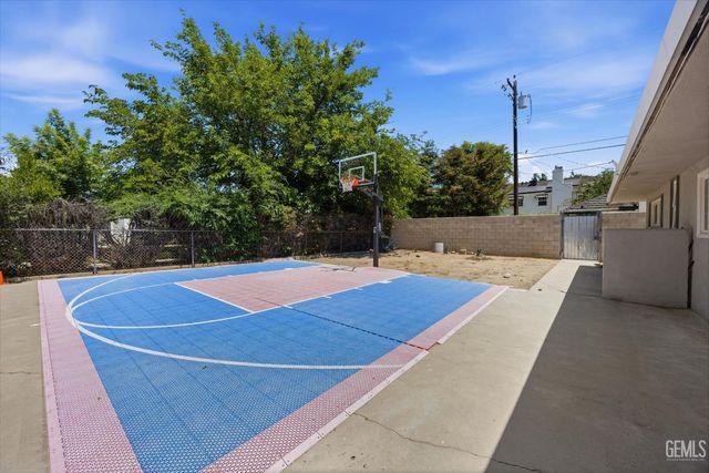 2308 Spruce Street, Bakersfield, CA 93301