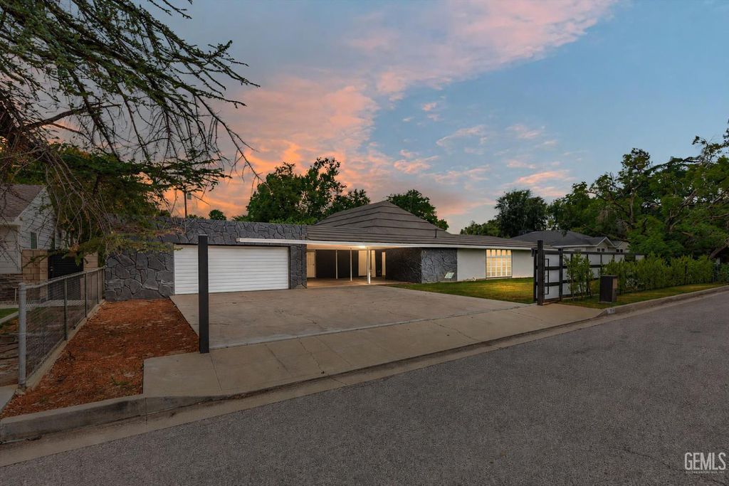 2308 Spruce Street, Bakersfield, CA 93301