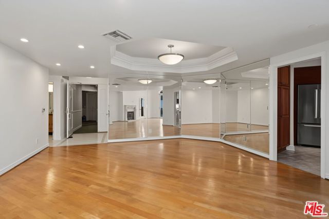 430 N Oakhurst Drive PH406, Beverly Hills, CA 90210