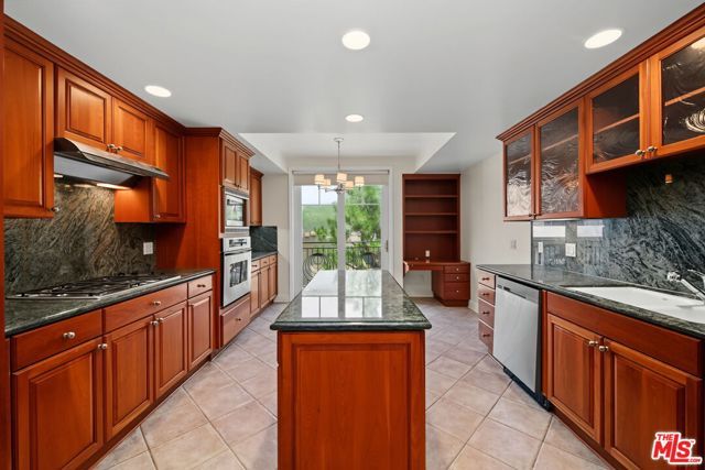 430 N Oakhurst Drive PH406, Beverly Hills, CA 90210