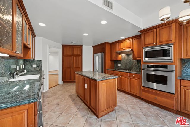 430 N Oakhurst Drive PH406, Beverly Hills, CA 90210