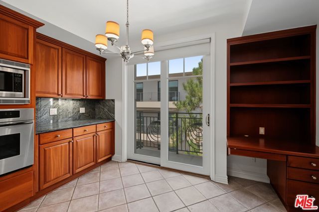 430 N Oakhurst Drive PH406, Beverly Hills, CA 90210