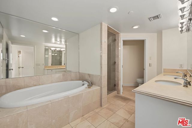 430 N Oakhurst Drive PH406, Beverly Hills, CA 90210