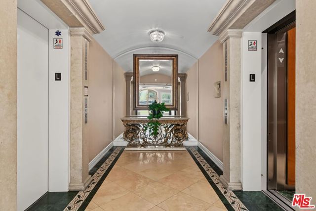 430 N Oakhurst Drive PH406, Beverly Hills, CA 90210