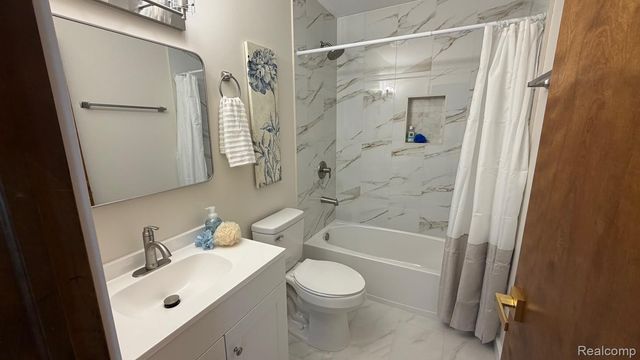 3639 Loch Drive, Highland Charter Township, MI 48357