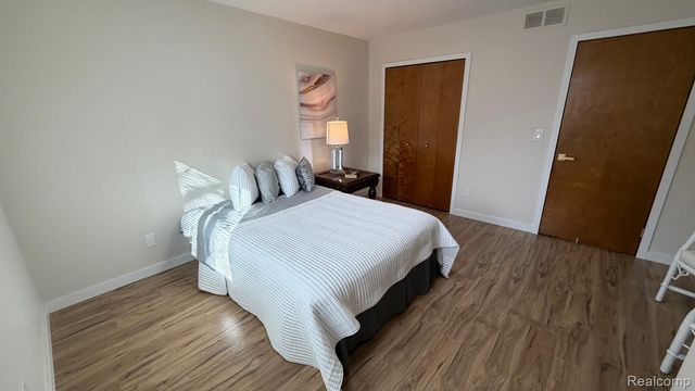 3639 Loch Drive, Highland Charter Township, MI 48357