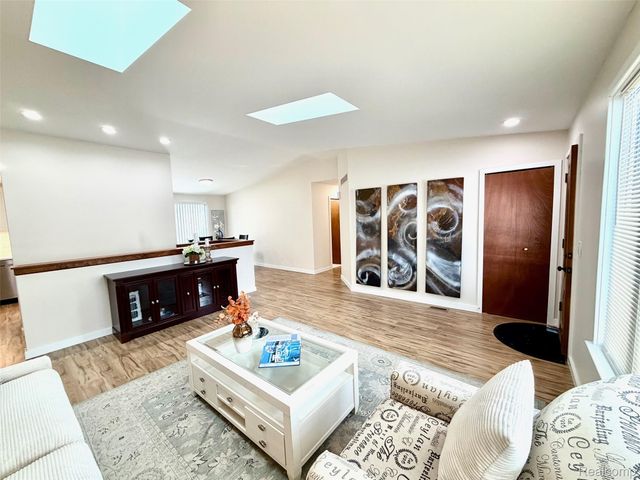 3639 Loch Drive, Highland Charter Township, MI 48357