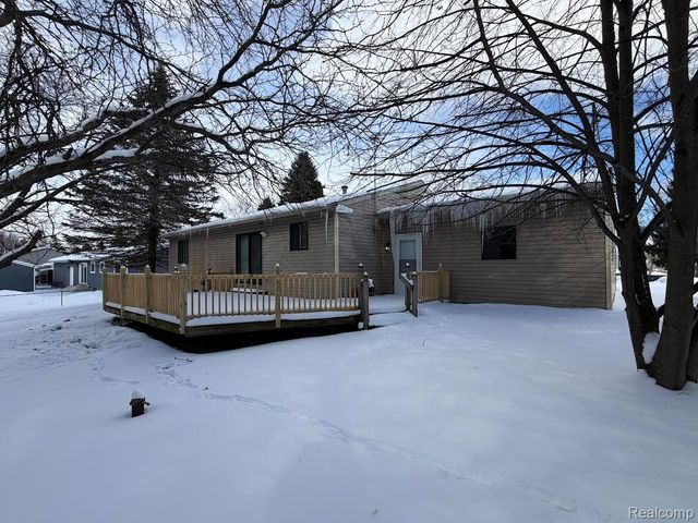 3639 Loch Drive, Highland Charter Township, MI 48357