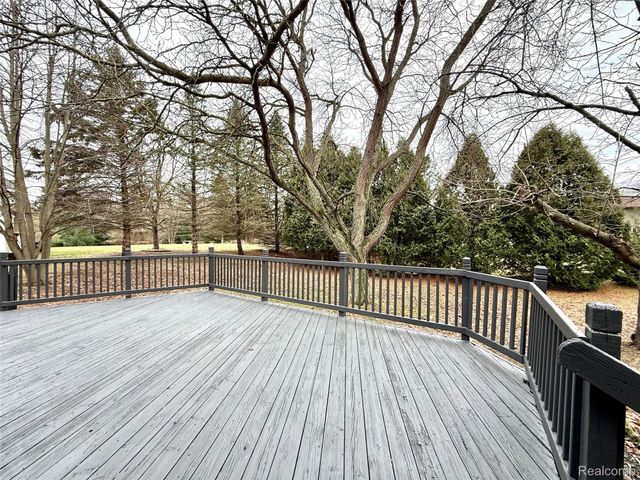 3639 Loch Drive, Highland Charter Township, MI 48357