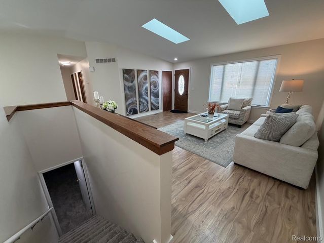 3639 Loch Drive, Highland Charter Township, MI 48357