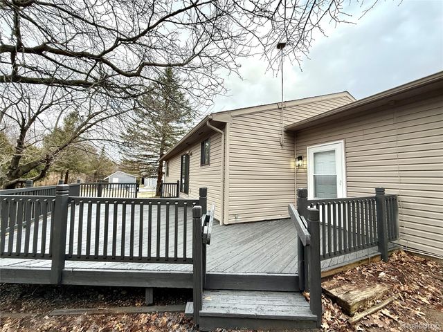 3639 Loch Drive, Highland Charter Township, MI 48357