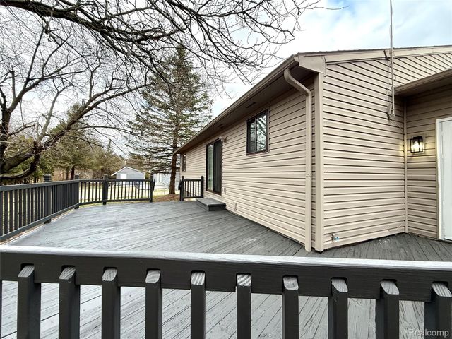 3639 Loch Drive, Highland Charter Township, MI 48357