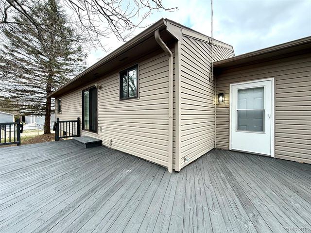 3639 Loch Drive, Highland Charter Township, MI 48357