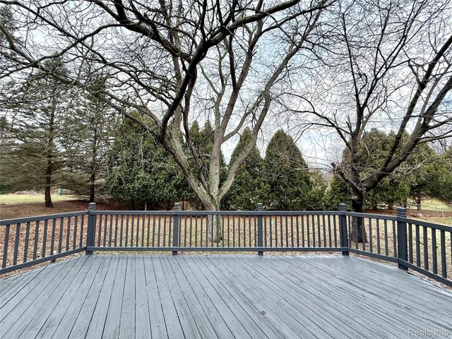 3639 Loch Drive, Highland Charter Township, MI 48357