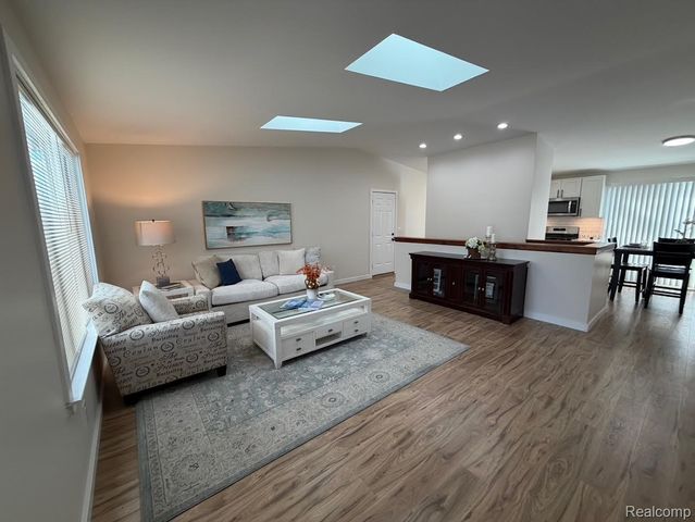 3639 Loch Drive, Highland Charter Township, MI 48357