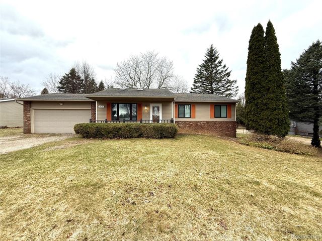 3639 Loch Drive, Highland Charter Township, MI 48357