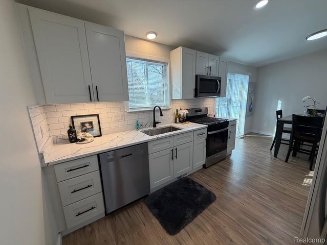 3639 Loch Drive, Highland Charter Township, MI 48357