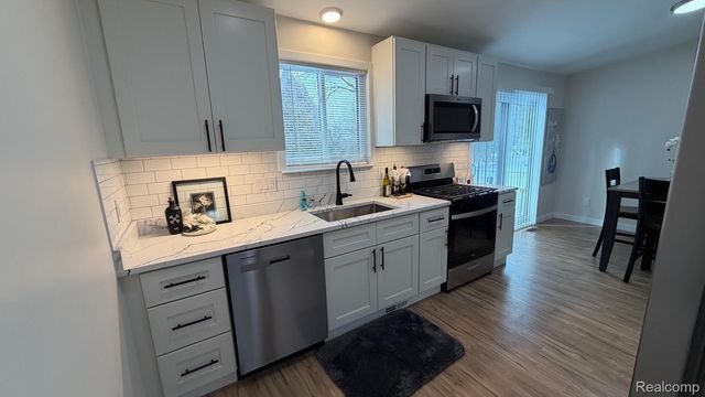 3639 Loch Drive, Highland Charter Township, MI 48357