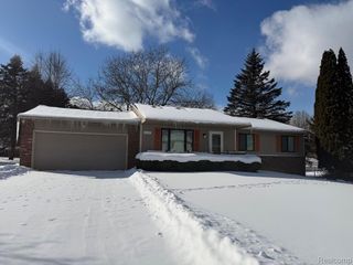 3639 Loch Drive, Highland Charter Township, MI 48357