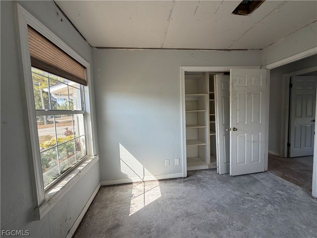 5481 Burnham CT, North Fort Myers, FL 33903