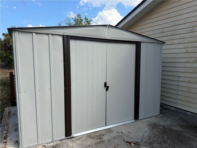 5481 Burnham CT, North Fort Myers, FL 33903