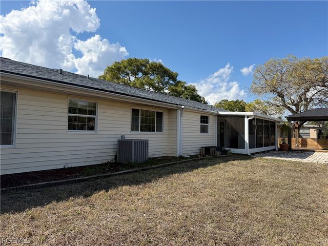 5481 Burnham CT, North Fort Myers, FL 33903