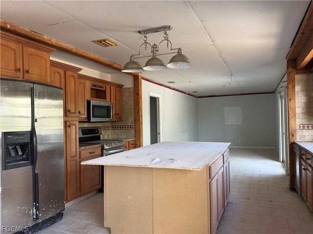 5481 Burnham CT, North Fort Myers, FL 33903