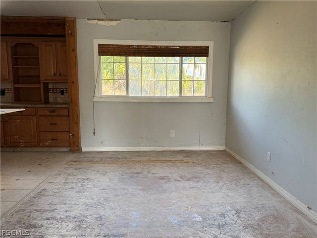 5481 Burnham CT, North Fort Myers, FL 33903