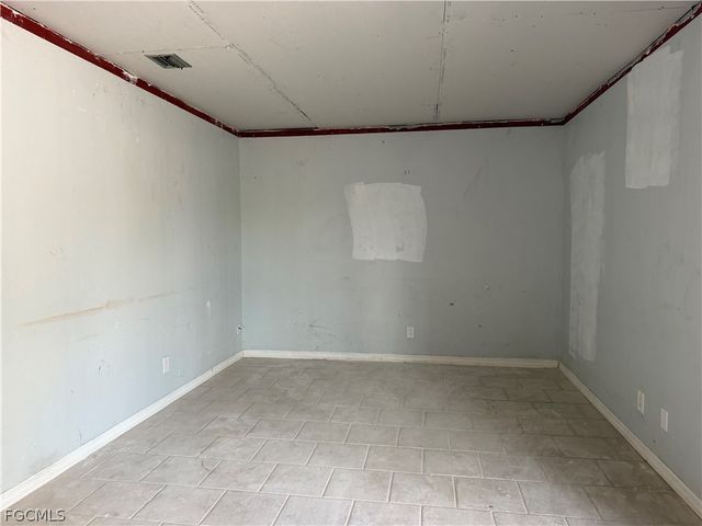 5481 Burnham CT, North Fort Myers, FL 33903