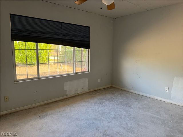 5481 Burnham CT, North Fort Myers, FL 33903