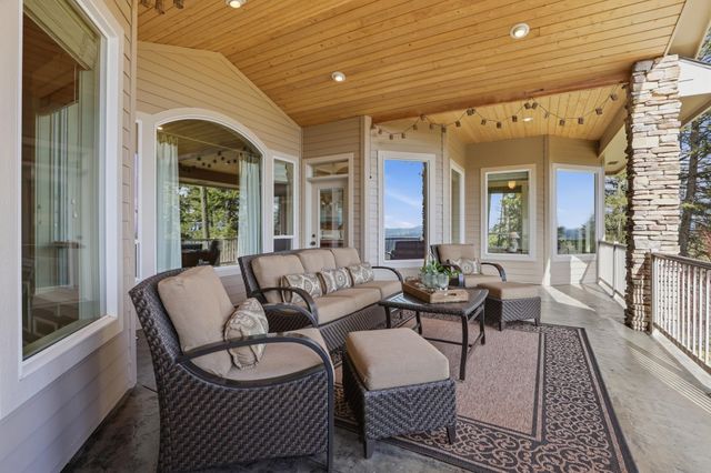 17118 N Logan Ln, Spokane, WA 99208