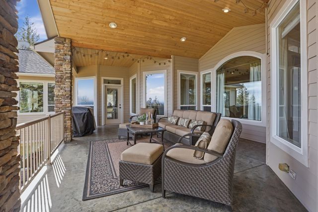 17118 N Logan Ln, Spokane, WA 99208