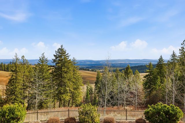 17118 N Logan Ln, Spokane, WA 99208