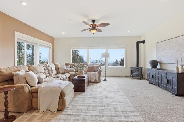 17118 N Logan Ln, Spokane, WA 99208