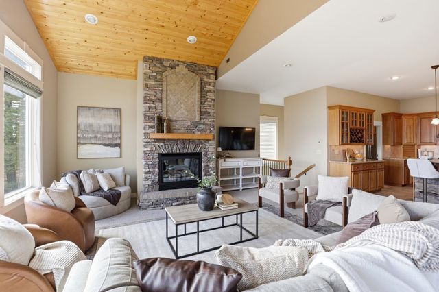 17118 N Logan Ln, Spokane, WA 99208