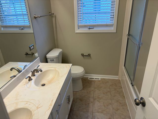 4 Alleghany Court, Bolingbrook, IL 60440