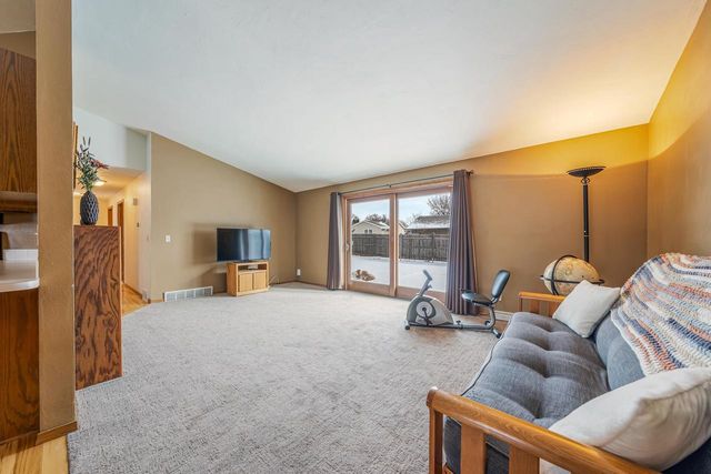 1253 MEADOWVIEW DRIVE, Menasha, WI 54952