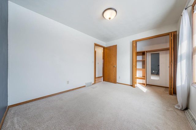 1253 MEADOWVIEW DRIVE, Menasha, WI 54952